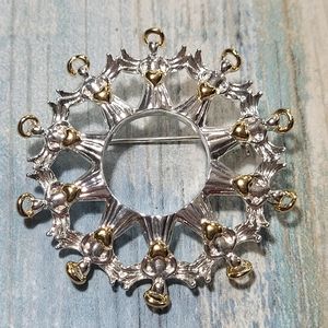 Vintage AVON Angel Wreath Brooch.